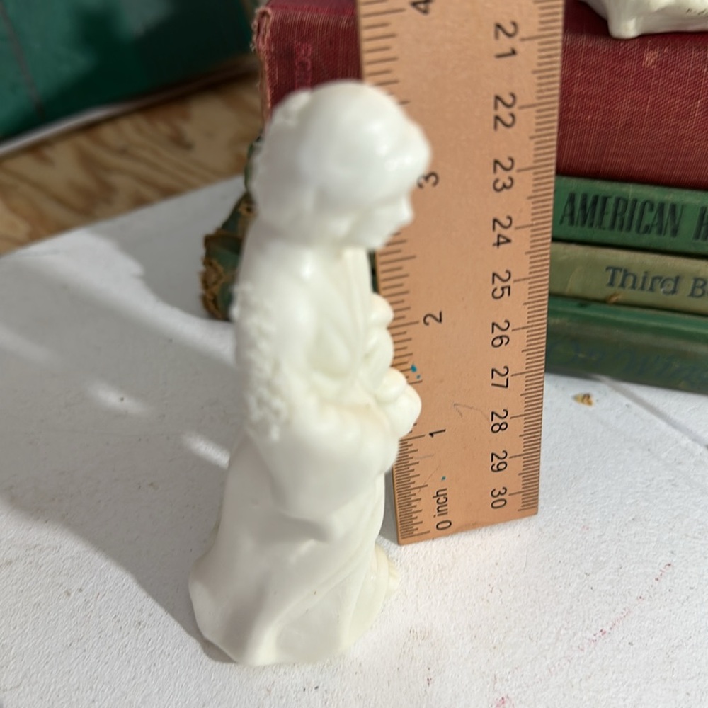 Vintage small bisque White Nativity Figurine Set - Picture 2 of 8